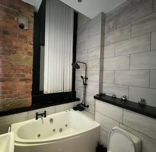 Modern Luxurious برادفورد