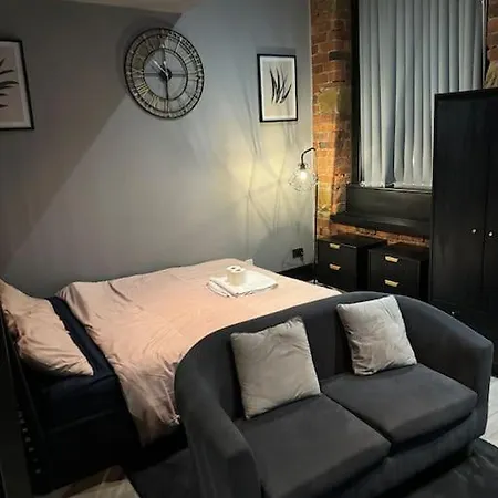 Modern Luxurious * Bradford (West Yorkshire)