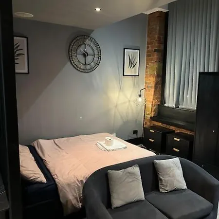 Modern Luxurious * Bradford (West Yorkshire)