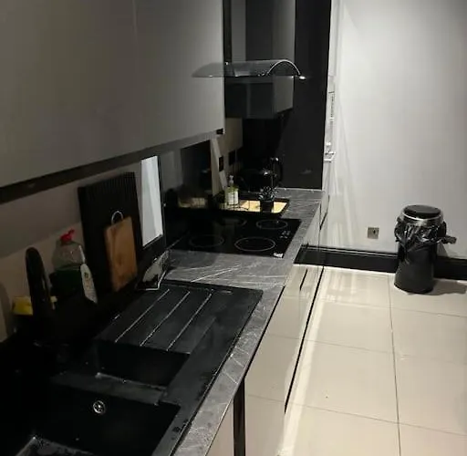 Modern Luxurious * Bradford (West Yorkshire)