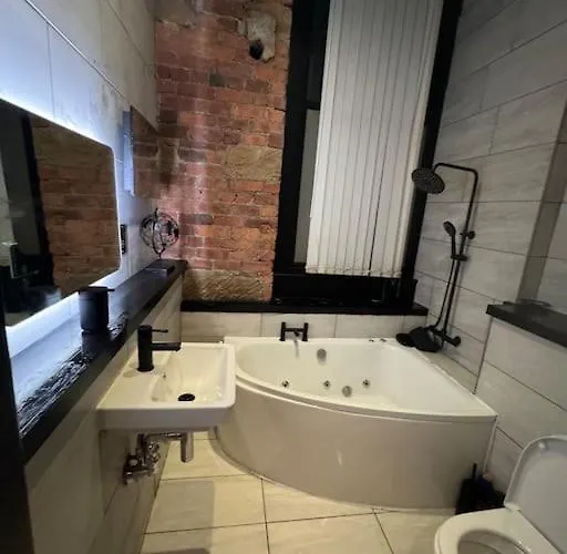 Modern Luxurious Bradford (West Yorkshire)