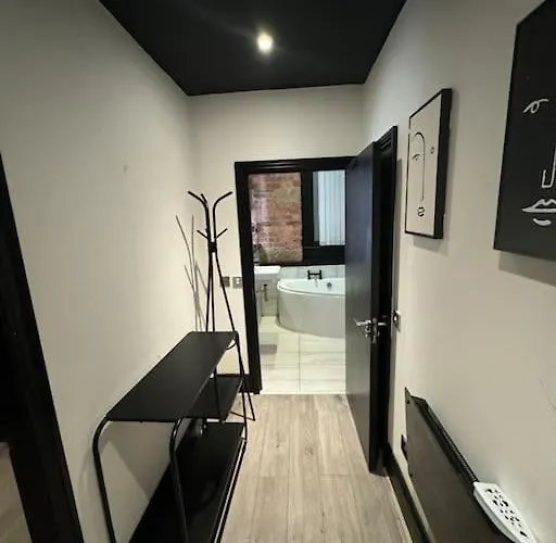 Modern Luxurious Bradford (West Yorkshire)